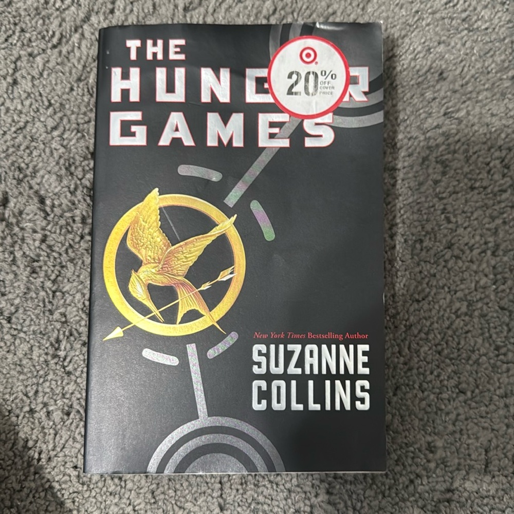 The hunger Games by Suzanne Collin’s- USED